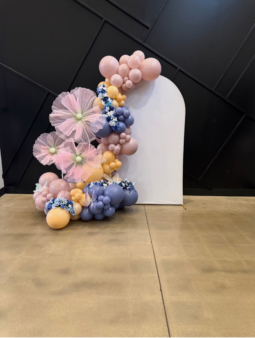 Rounded Arch Backdrop Wall with Balloon Garland Rental (8ft)